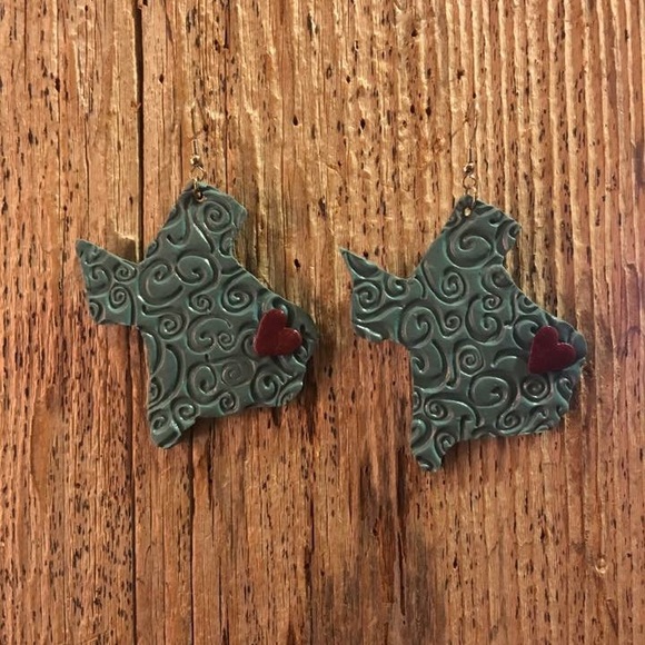 Handmade Texas “Love” clay earrings - Picture 2 of 2